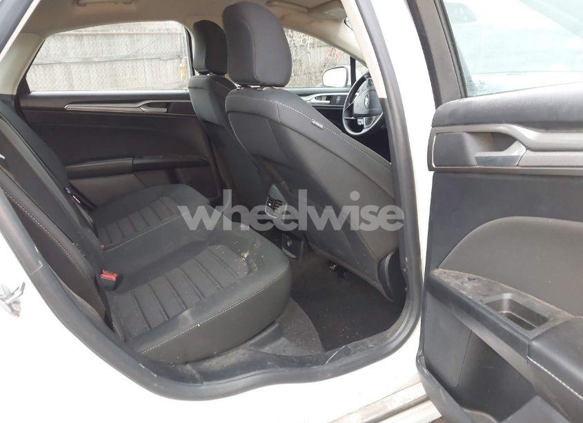 Photo 8 of 2020 Ford Fusion SE (VIN 3FA6P0T92LR225322)