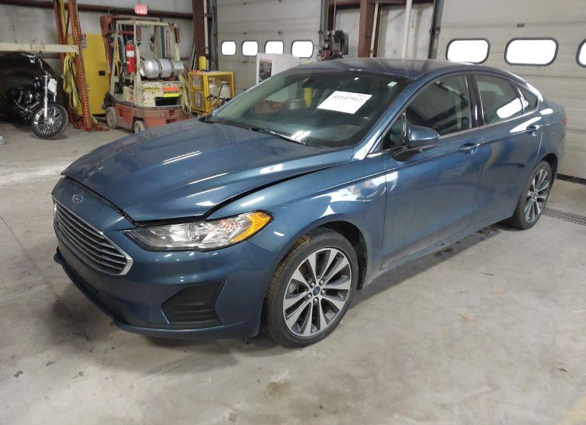 Photo 2 of 2019 Ford Fusion SE (VIN 3FA6P0T93KR152072)