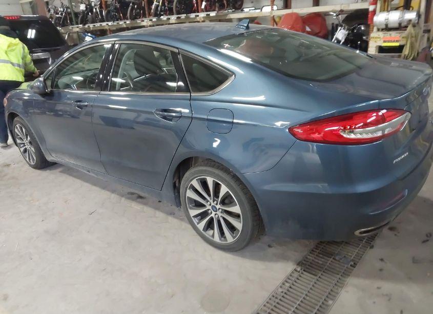 Photo 3 of 2019 Ford Fusion SE (VIN 3FA6P0T93KR152072)
