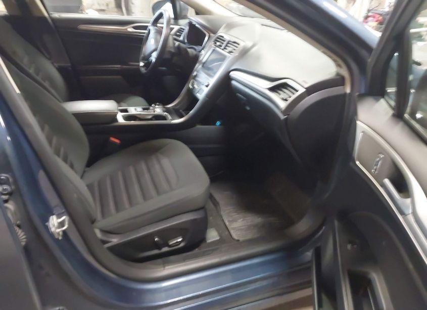 Photo 5 of 2019 Ford Fusion SE (VIN 3FA6P0T93KR152072)