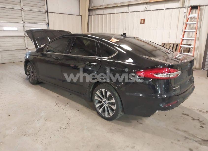 Photo 3 of 2019 Ford Fusion SE (VIN 3FA6P0T93KR217275)