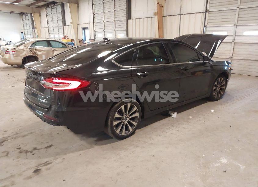 Photo 4 of 2019 Ford Fusion SE (VIN 3FA6P0T93KR217275)