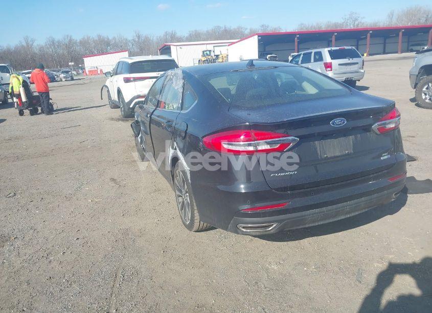 Photo 3 of 2019 Ford Fusion SE (VIN 3FA6P0T93KR253645)
