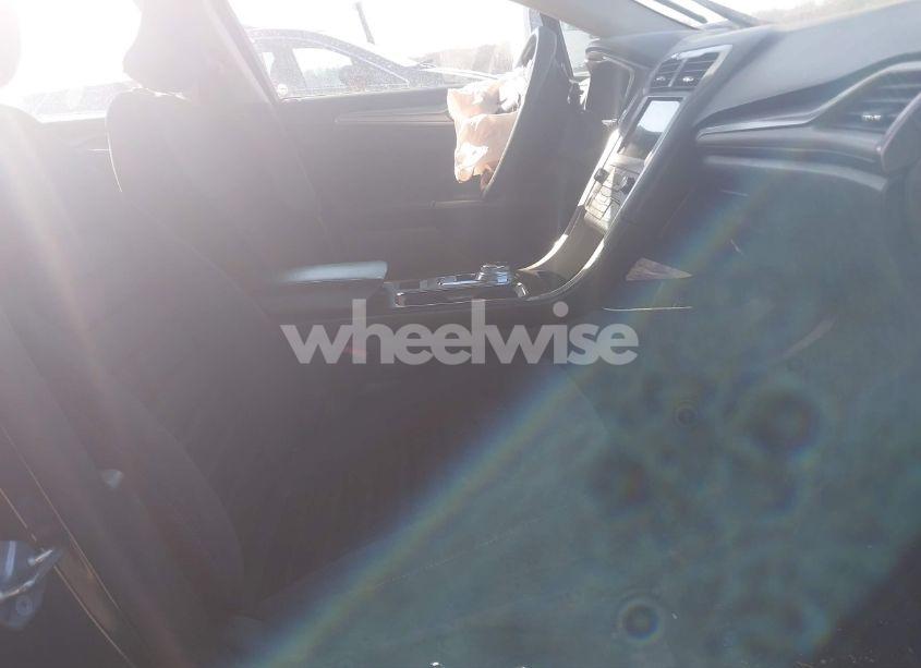 Photo 5 of 2019 Ford Fusion SE (VIN 3FA6P0T93KR253645)