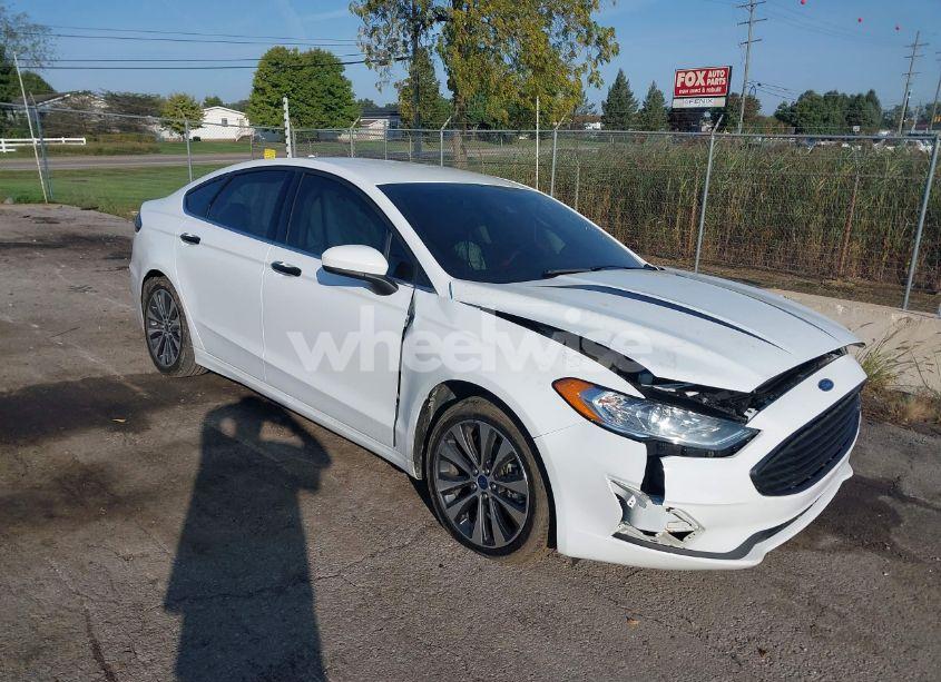 2020 Ford Fusion SE (VIN 3FA6P0T93LR247572) main photo