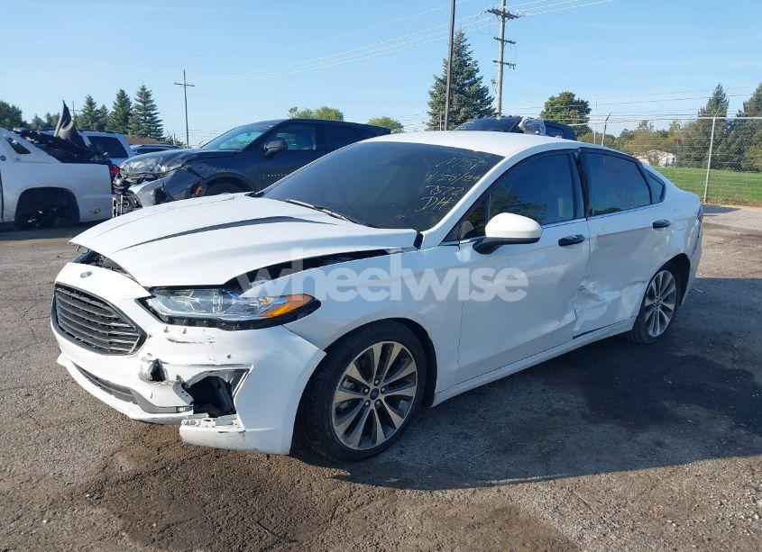 Photo 2 of 2020 Ford Fusion SE (VIN 3FA6P0T93LR247572)