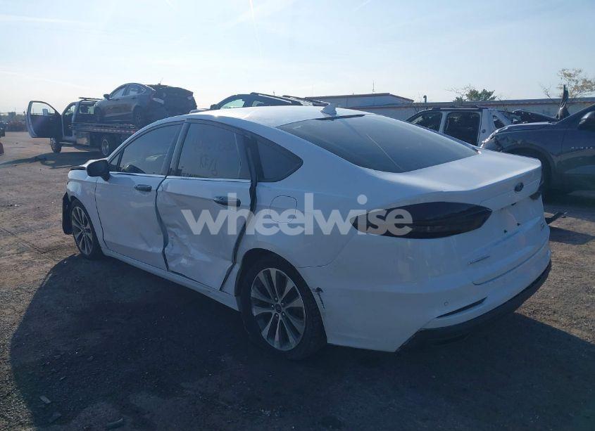 Photo 3 of 2020 Ford Fusion SE (VIN 3FA6P0T93LR247572)