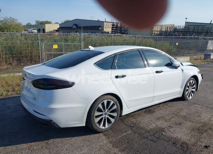 Photo 4 of 2020 Ford Fusion SE (VIN 3FA6P0T93LR247572)