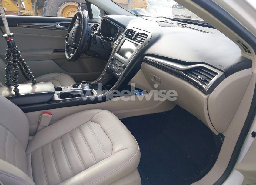 Photo 5 of 2017 Ford Fusion SE (VIN 3FA6P0T94HR268373)