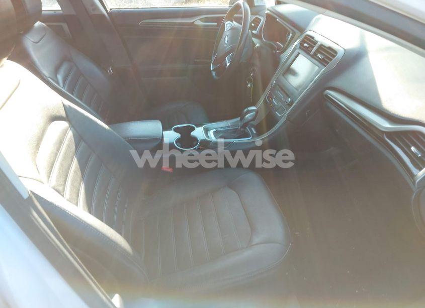 Photo 5 of 2016 Ford Fusion SE (VIN 3FA6P0T95GR128492)