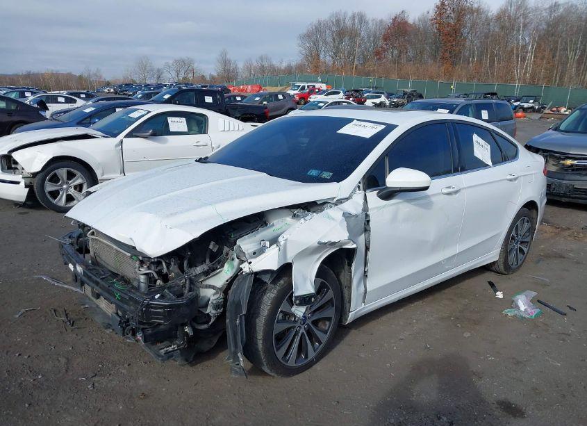Photo 2 of 2019 Ford Fusion SE (VIN 3FA6P0T95KR269488)