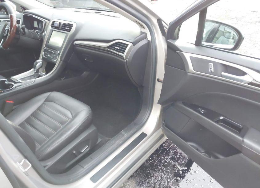 Photo 5 of 2016 Ford Fusion SE (VIN 3FA6P0T96GR127819)