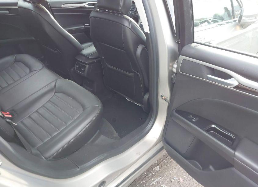 Photo 8 of 2016 Ford Fusion SE (VIN 3FA6P0T96GR127819)