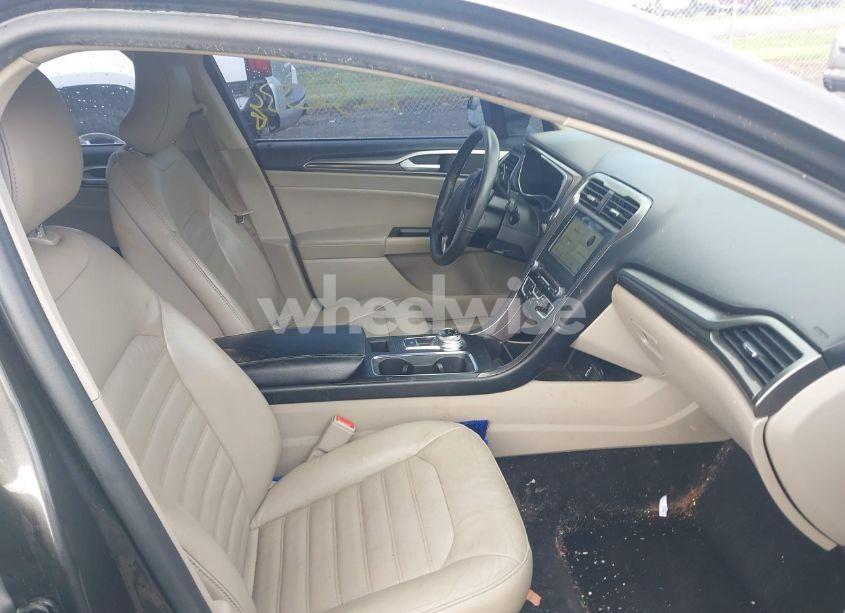 Photo 5 of 2017 Ford Fusion SE (VIN 3FA6P0T96HR140314)