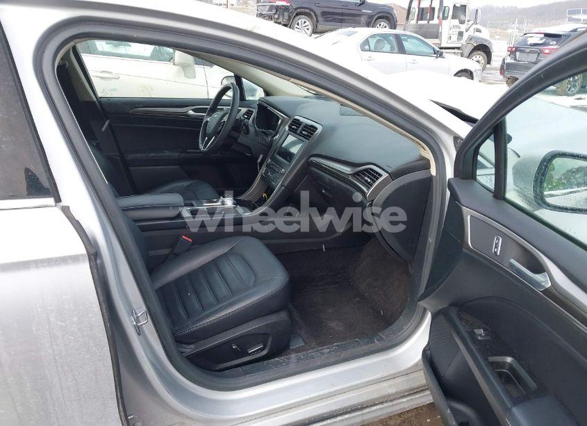 Photo 5 of 2017 Ford Fusion SE (VIN 3FA6P0T96HR267970)