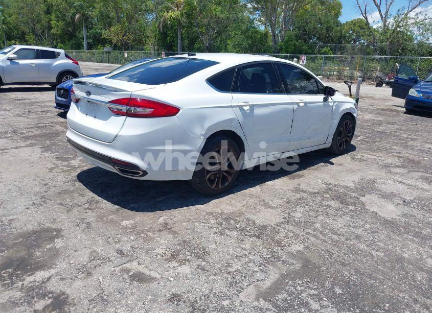 Photo 4 of 2017 Ford Fusion SE (VIN 3FA6P0T96HR316536)