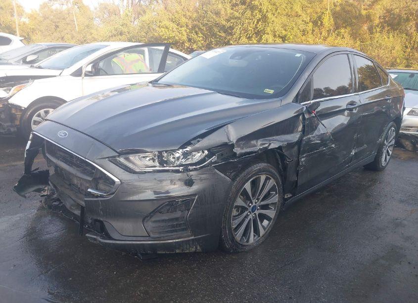 Photo 2 of 2019 Ford Fusion SE (VIN 3FA6P0T96KR254076)