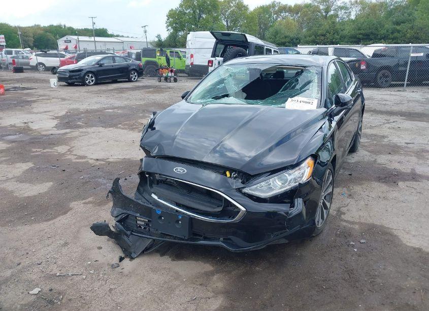 Photo 2 of 2020 Ford Fusion SE (VIN 3FA6P0T96LR163021)