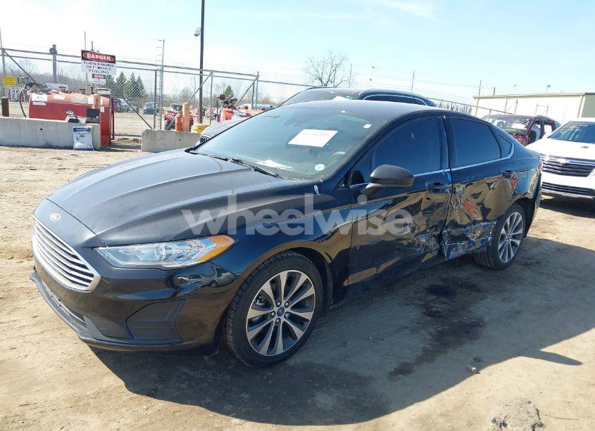Photo 2 of 2020 Ford Fusion SE (VIN 3FA6P0T96LR179655)