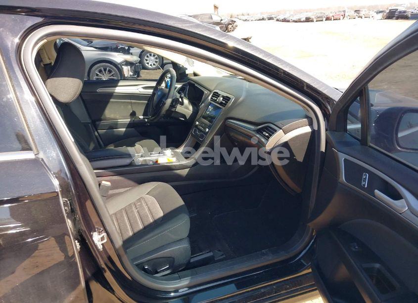 Photo 5 of 2020 Ford Fusion SE (VIN 3FA6P0T96LR179655)