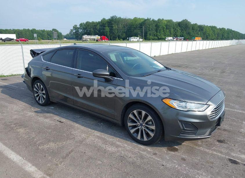 2020 Ford Fusion SE (VIN 3FA6P0T96LR190400) main photo