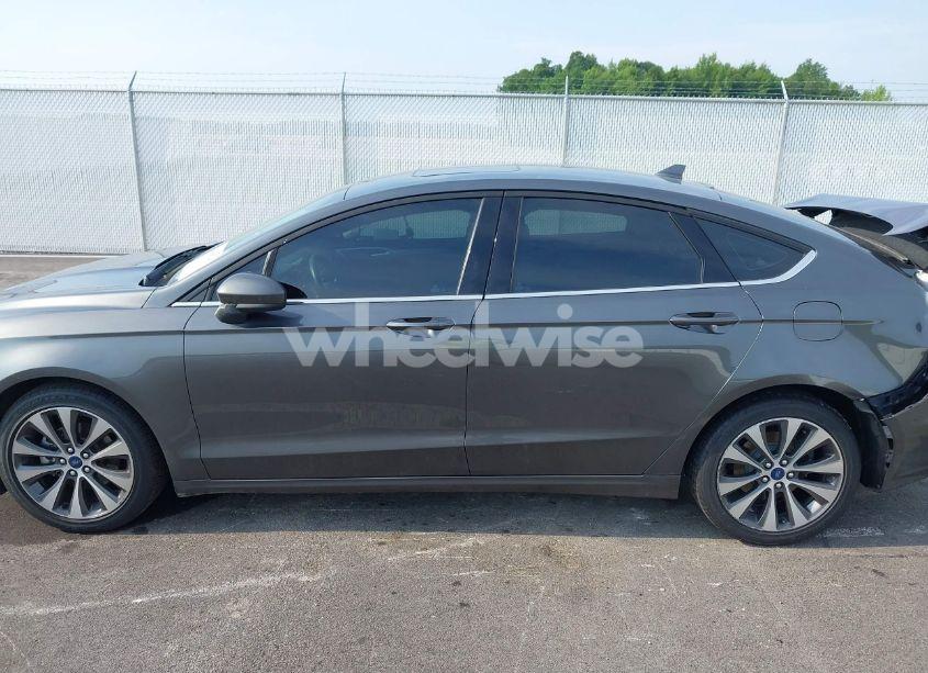 Photo 15 of 2020 Ford Fusion SE (VIN 3FA6P0T96LR190400)