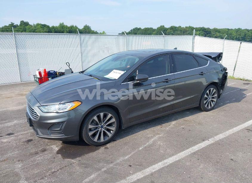 Photo 2 of 2020 Ford Fusion SE (VIN 3FA6P0T96LR190400)
