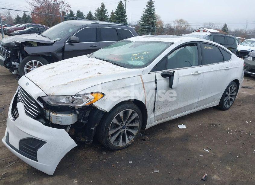 Photo 2 of 2020 Ford Fusion SE (VIN 3FA6P0T96LR202299)