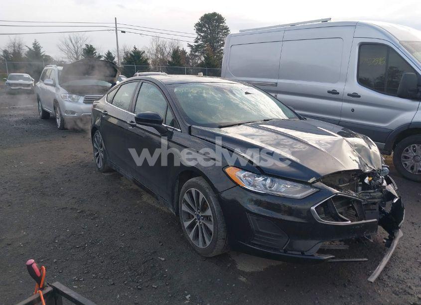 2019 Ford Fusion SE (VIN 3FA6P0T97KR224052) main photo