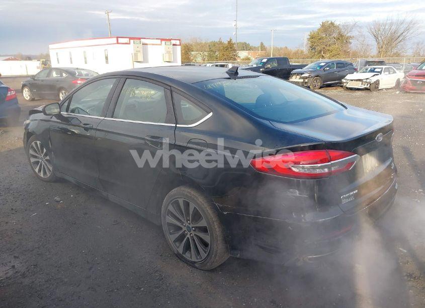 Photo 3 of 2019 Ford Fusion SE (VIN 3FA6P0T97KR224052)