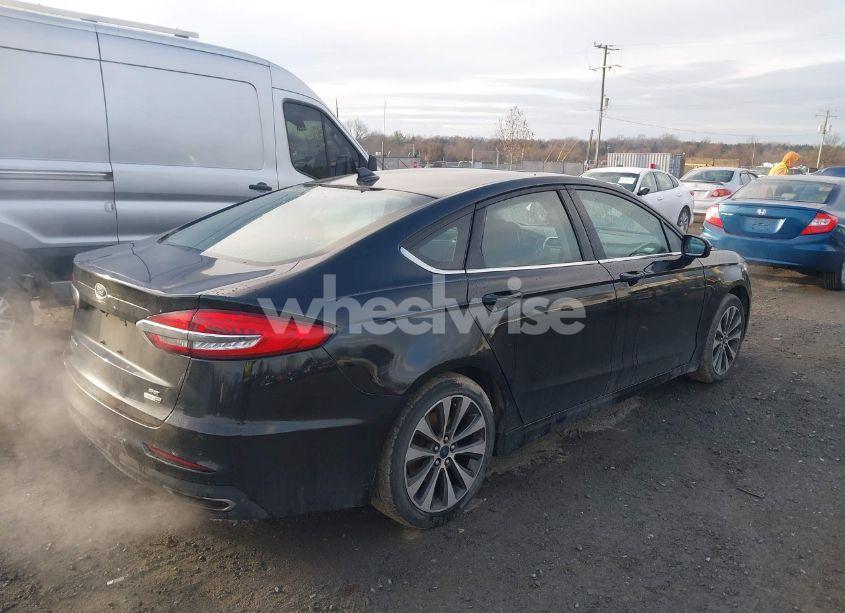 Photo 4 of 2019 Ford Fusion SE (VIN 3FA6P0T97KR224052)
