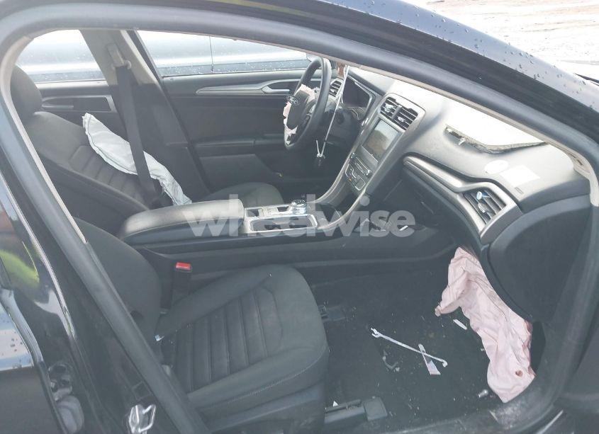 Photo 5 of 2019 Ford Fusion SE (VIN 3FA6P0T97KR224052)