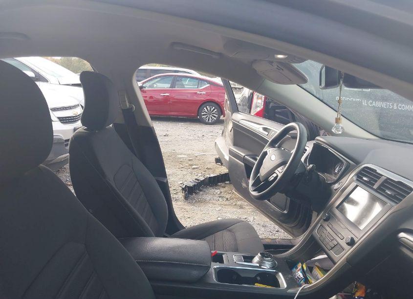 Photo 5 of 2019 Ford Fusion SE (VIN 3FA6P0T97KR236489)