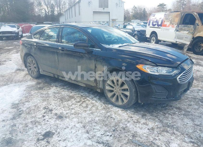 2019 Ford Fusion SE (VIN 3FA6P0T97KR260257) main photo