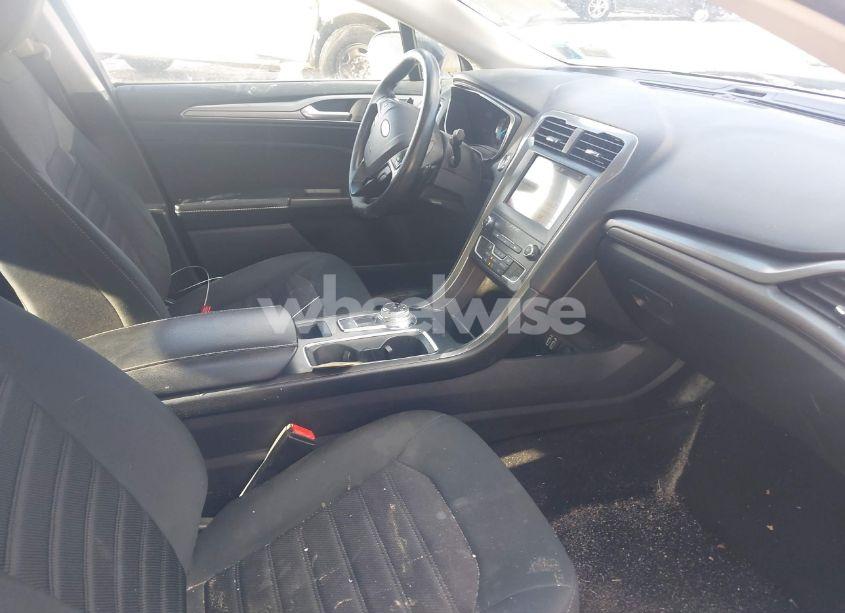 Photo 5 of 2019 Ford Fusion SE (VIN 3FA6P0T97KR260257)