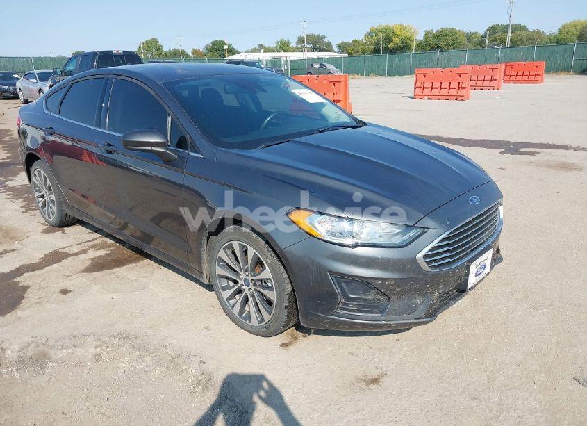 2019 Ford Fusion SE (VIN 3FA6P0T97KR285238) main photo