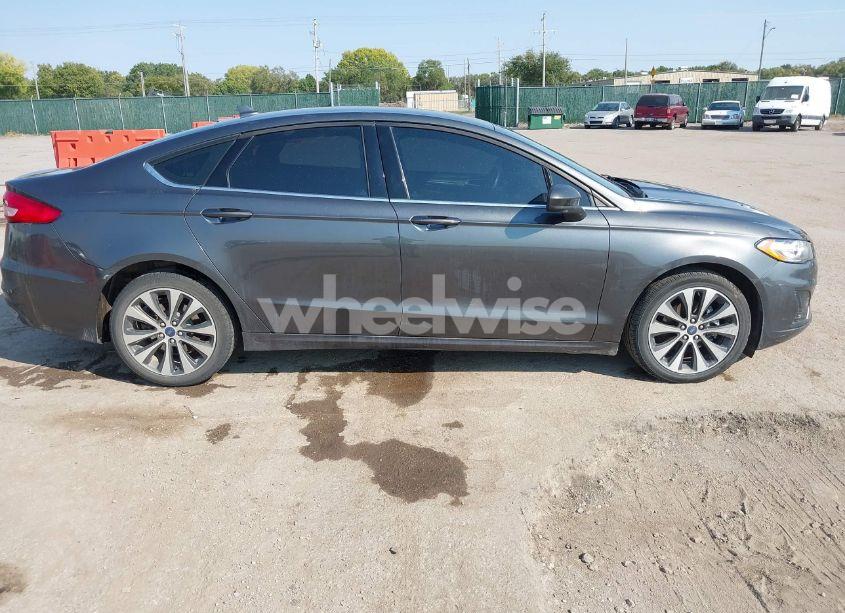 Photo 13 of 2019 Ford Fusion SE (VIN 3FA6P0T97KR285238)