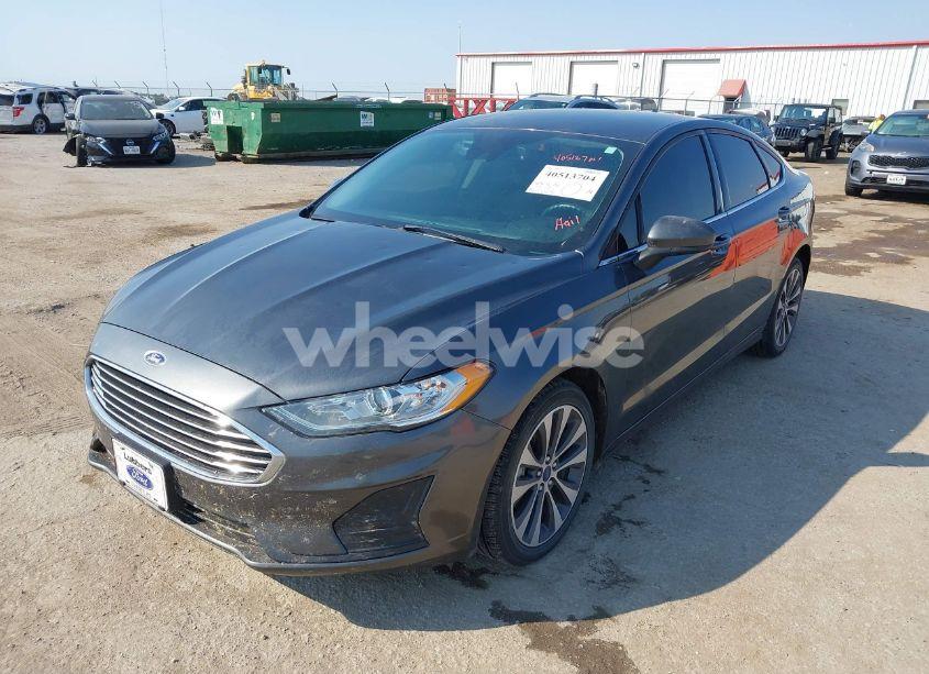 Photo 2 of 2019 Ford Fusion SE (VIN 3FA6P0T97KR285238)