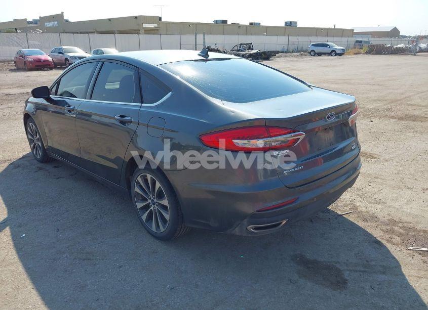 Photo 3 of 2019 Ford Fusion SE (VIN 3FA6P0T97KR285238)