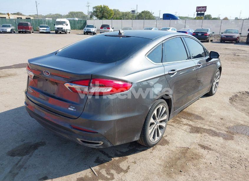 Photo 4 of 2019 Ford Fusion SE (VIN 3FA6P0T97KR285238)