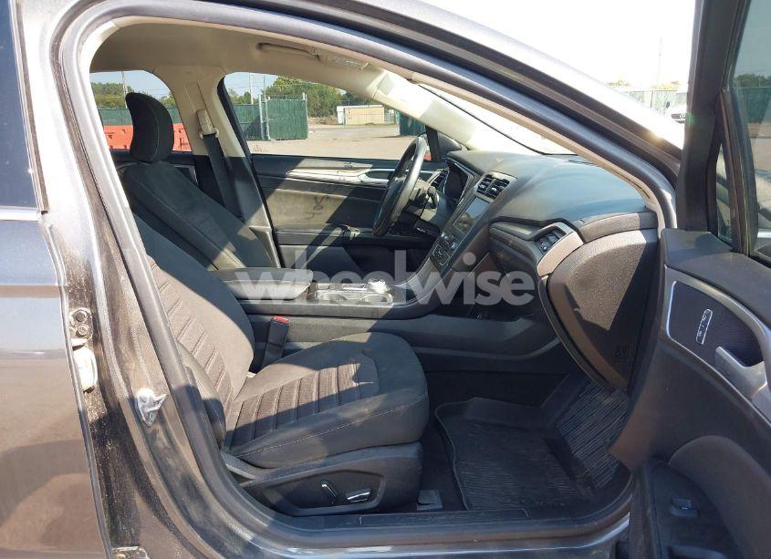 Photo 5 of 2019 Ford Fusion SE (VIN 3FA6P0T97KR285238)