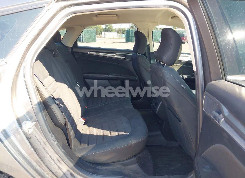 Photo 8 of 2019 Ford Fusion SE (VIN 3FA6P0T97KR285238)