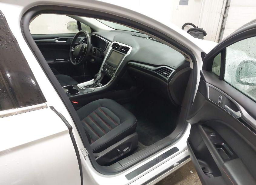 Photo 5 of 2016 Ford Fusion SE (VIN 3FA6P0T98GR146033)