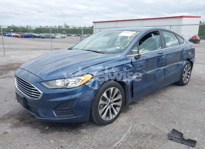 Photo 2 of 2019 Ford Fusion SE (VIN 3FA6P0T98KR233861)