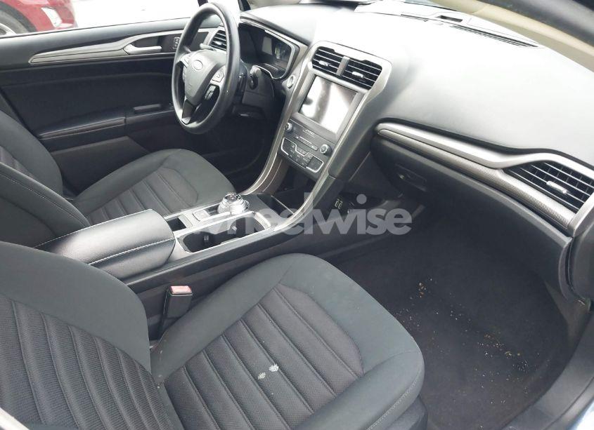 Photo 5 of 2019 Ford Fusion SE (VIN 3FA6P0T98KR233861)