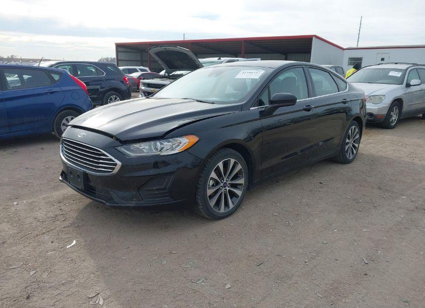 Photo 2 of 2019 Ford Fusion SE (VIN 3FA6P0T98KR238770)