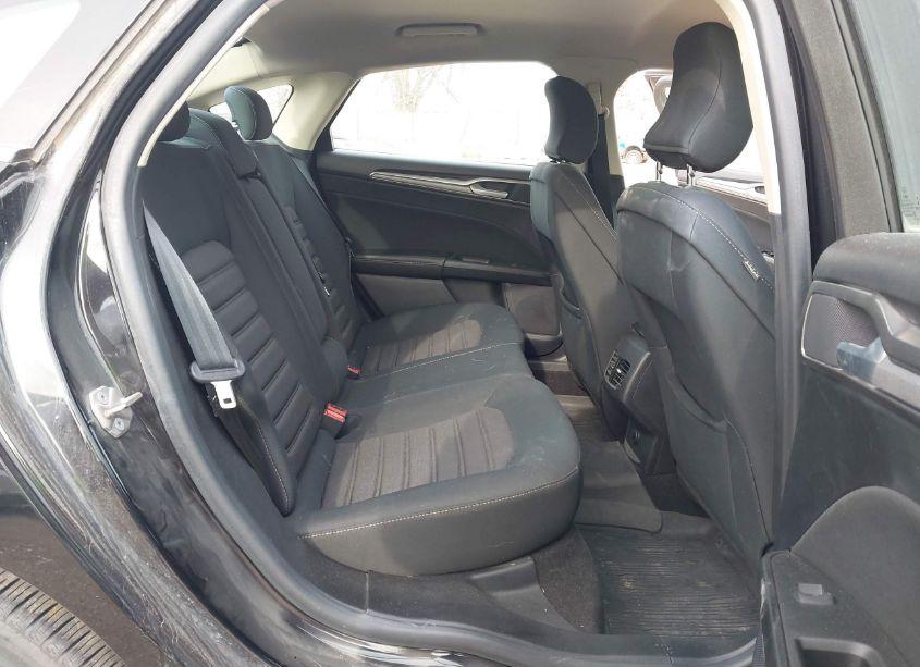 Photo 8 of 2019 Ford Fusion SE (VIN 3FA6P0T98KR238770)