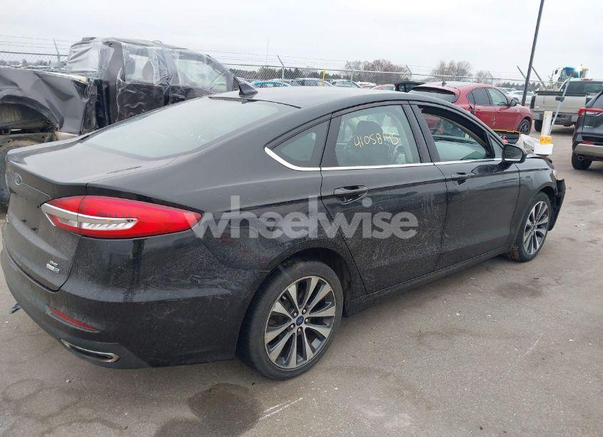 Photo 4 of 2019 Ford Fusion SE (VIN 3FA6P0T98KR253723)