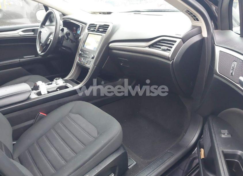 Photo 5 of 2019 Ford Fusion SE (VIN 3FA6P0T98KR253723)