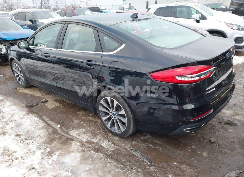 Photo 3 of 2019 Ford Fusion SE (VIN 3FA6P0T98KR264205)
